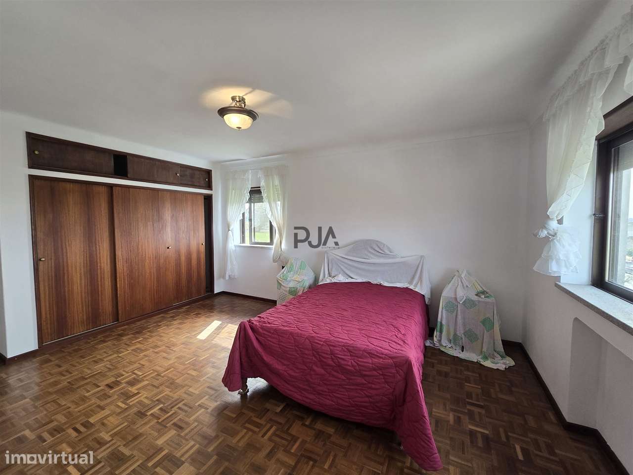 Moradia Isolada T5 em Outeiro de Espinho, Mangualde-18