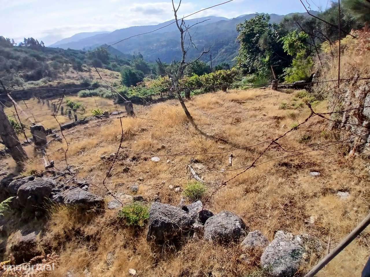 Terreno rústico com casa em pedra para recuperar – Soajo, Arcos de Val-25