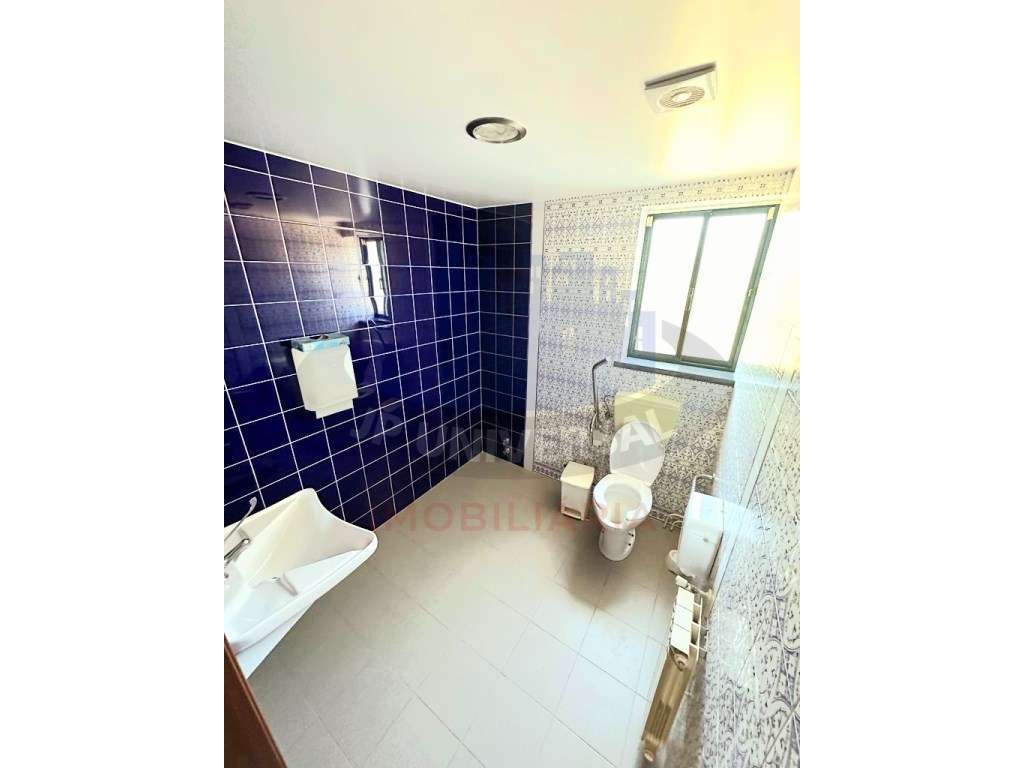 MORADIA T6 VENDA COM ESPAÇO COMERCIAL E RESIDENCIAL , A 10 MINUTOS ...-25