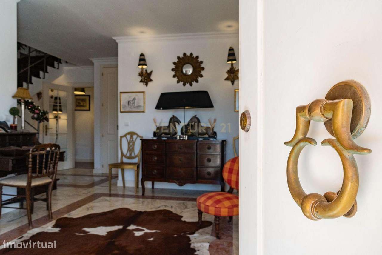 Moradia Isolada T6 com Garagem e Piscina Coberta na Quinta da Beloura-8