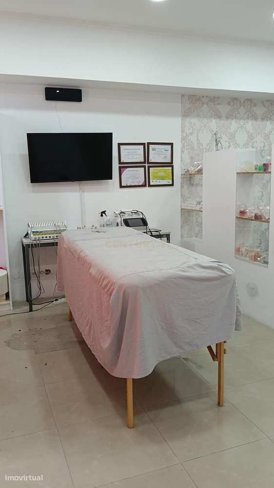 Espaço Comercial em Almada com Excelente Visibilidade – 50m²-5