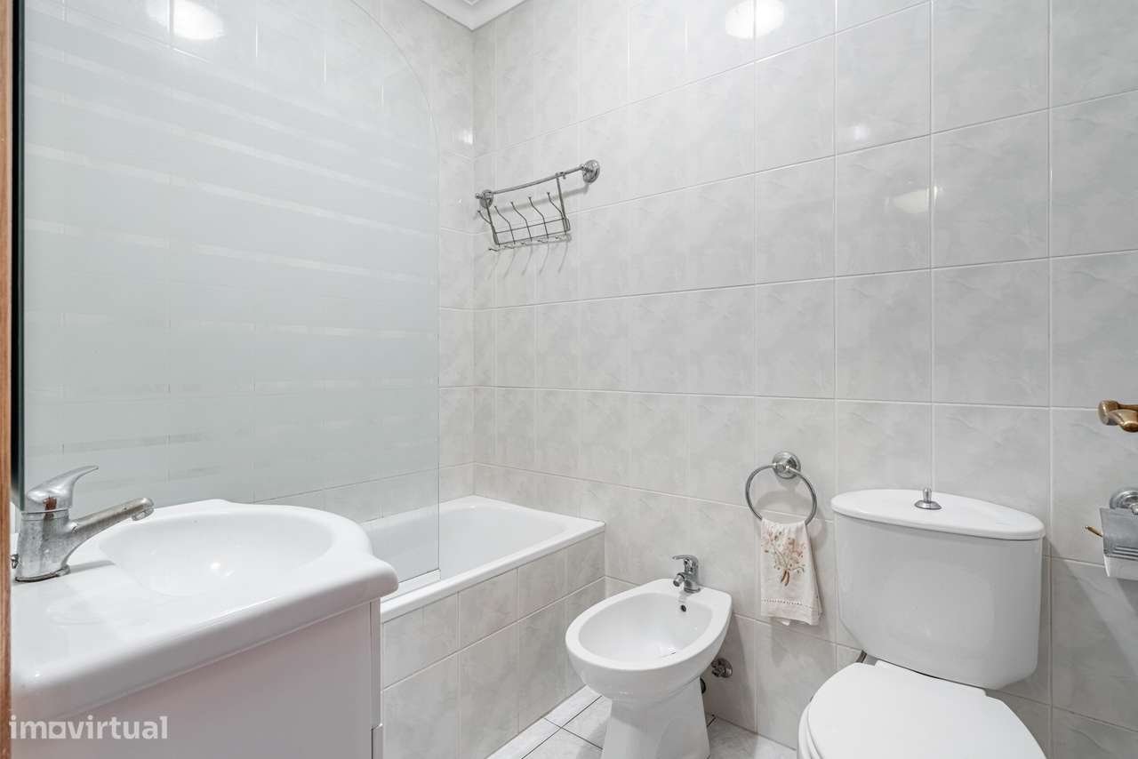 Apartamento T3 Centro da Lixa-11