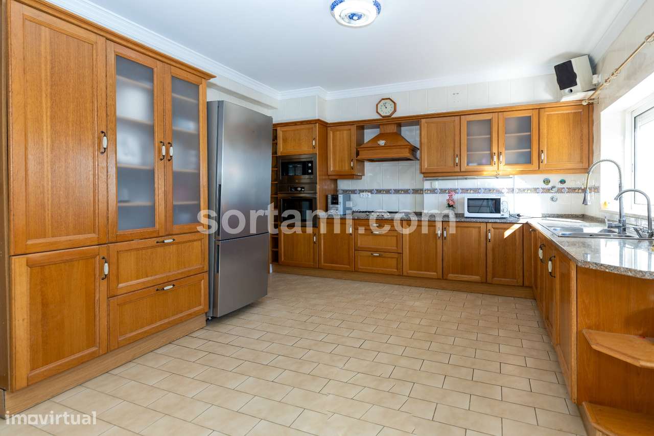 Moradia Isolada T4 Venda em Santa Bárbara de Nexe,Faro - Grande imagem: 3/33