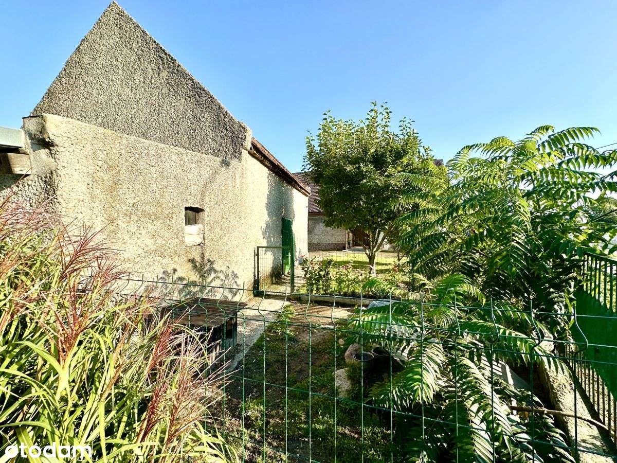 Dom z pomieszczeniami gospodarczymi-19