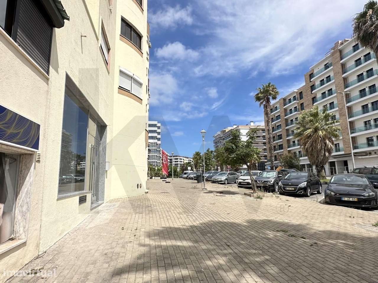 LOJA NA AVENIDA DAS DESCOBERTAS INFANTADO LOURES 180 M2 E 2 ENTRADAS-17