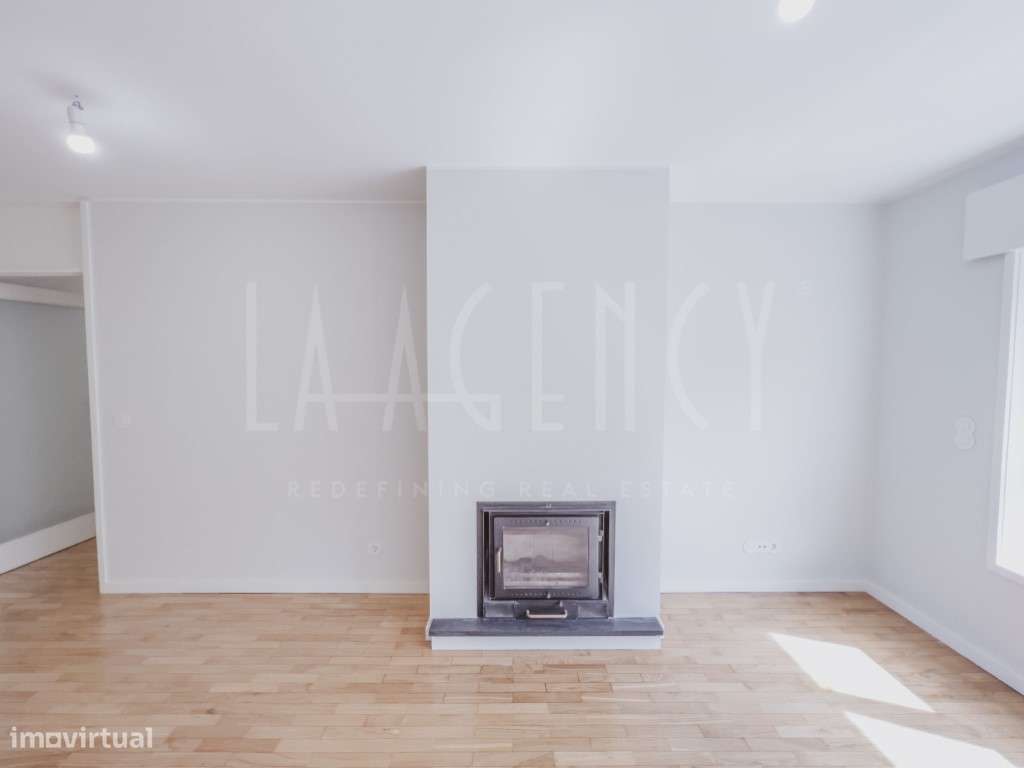 T2 reabilitado, frente à Praça Rainha D. Amélia. - Grande imagem: 5/39