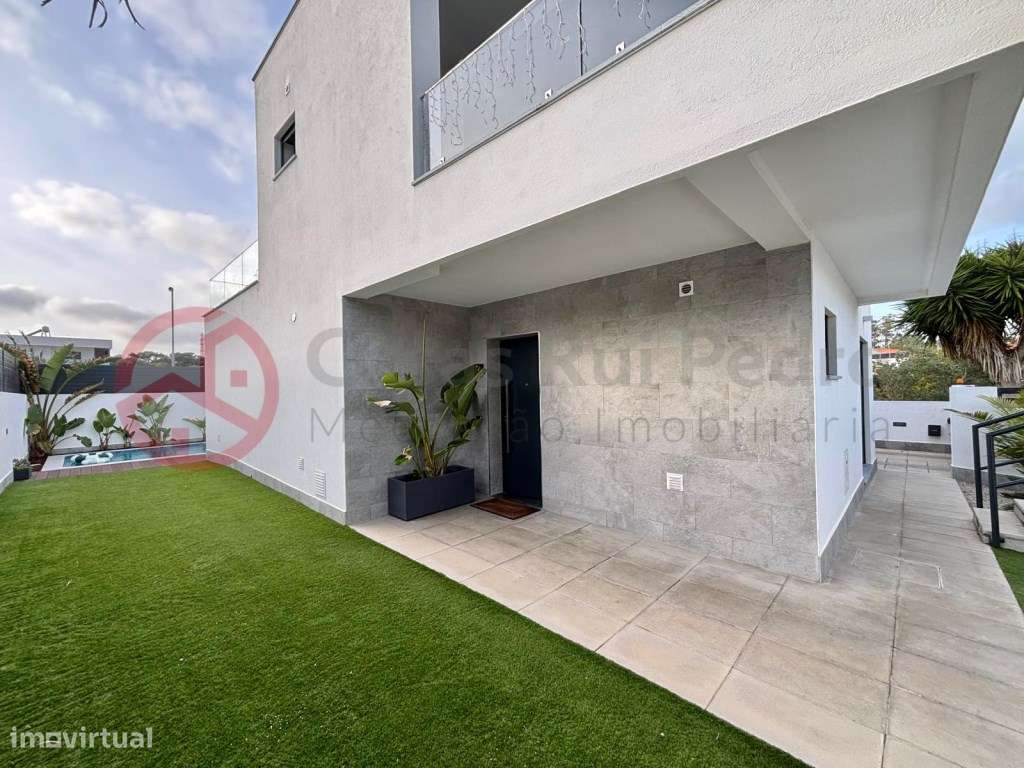 Moradia isolada T3 semi-nova com piscina na Quinta do Gil - Charnec... - Grande imagem: 4/38