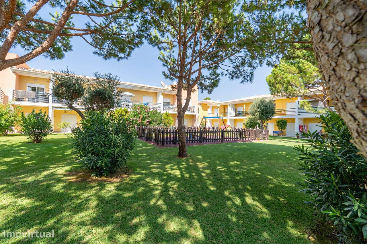 Apartamento T2 com Piscina e Garagem – a 5 minutos da Praia da Galé-23