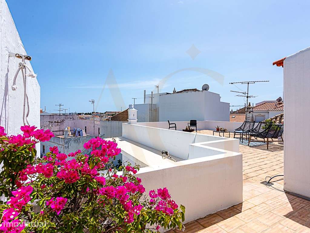 Moradia com Garagem, Piscina, Jardim e amplos Terraços, para venda ...-37
