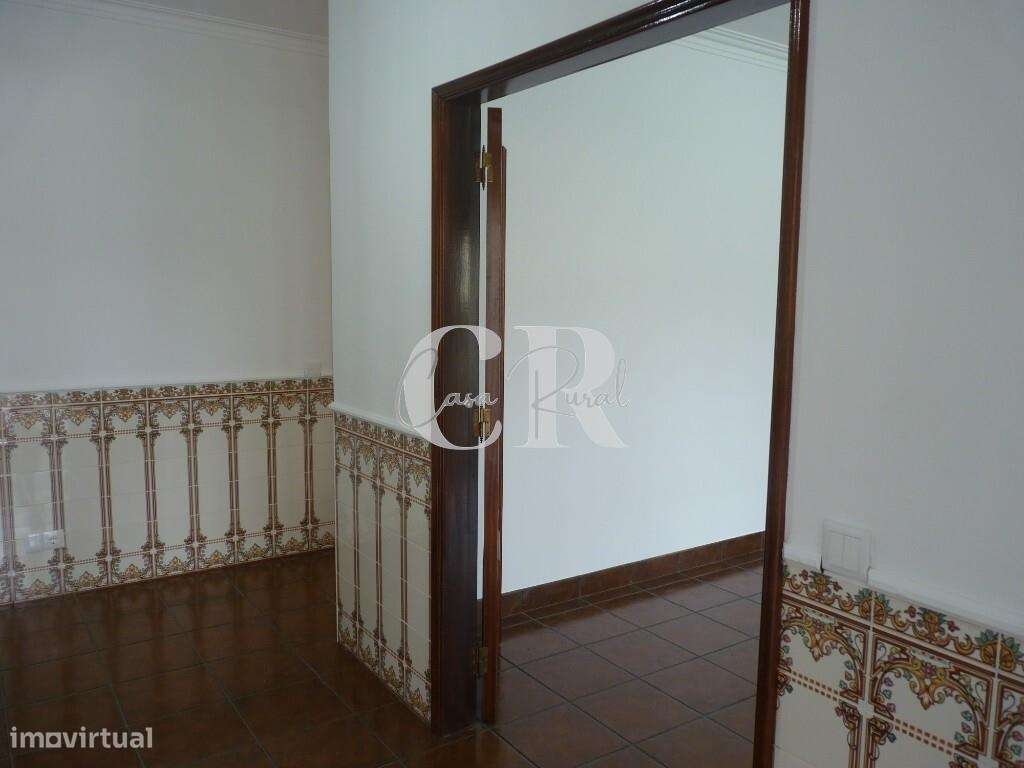 Fantástica moradia T3 com garagem e terreno generoso em Vila Facaia –-8