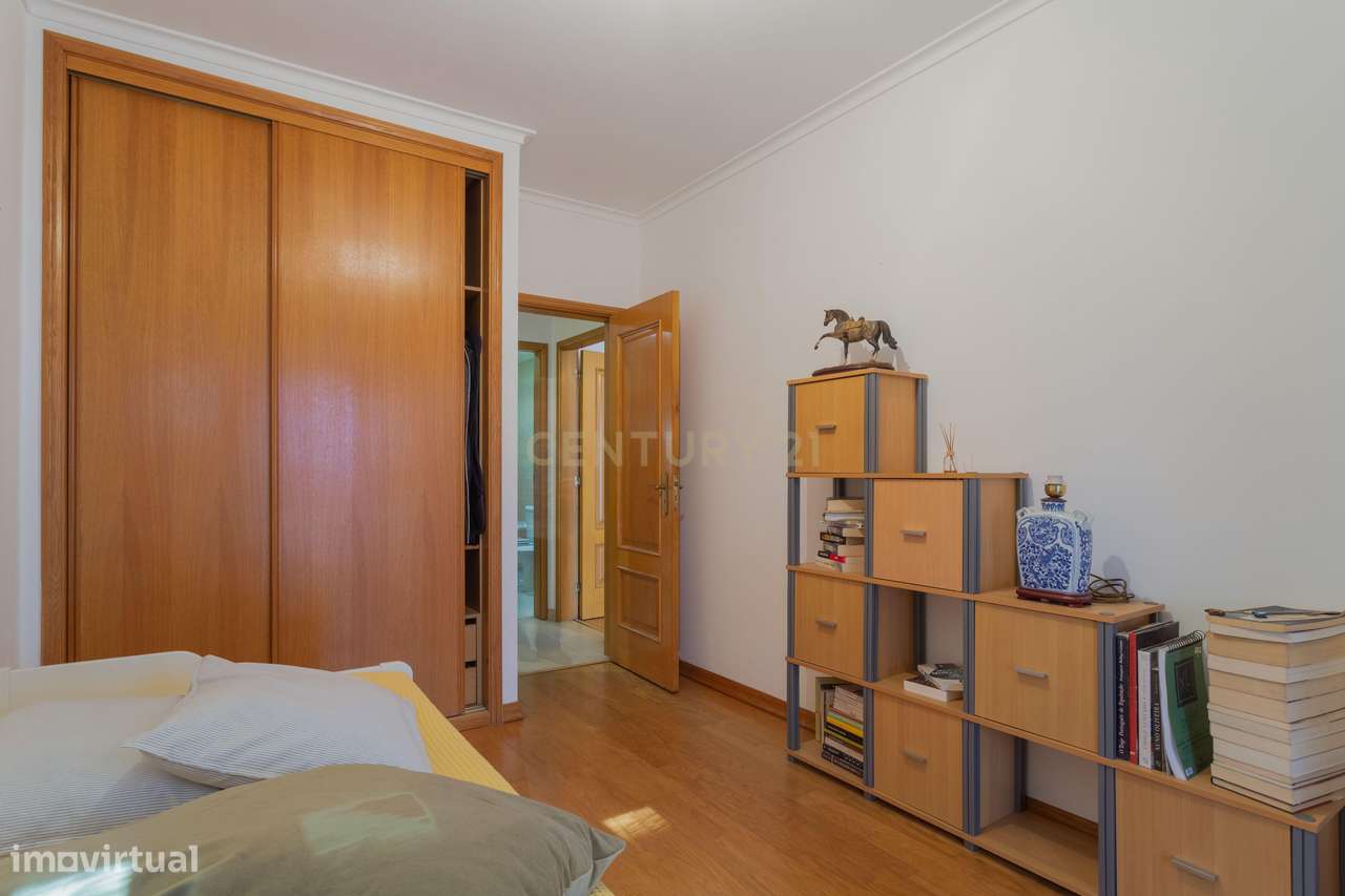 Apartamento T2, sito na localidade de Cova da Piedade, concelho de Alm - Grande imagem: 5/27