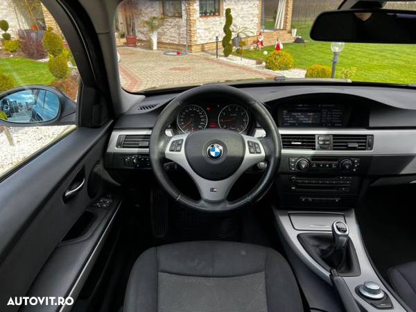 BMW Seria 3 318i - 24