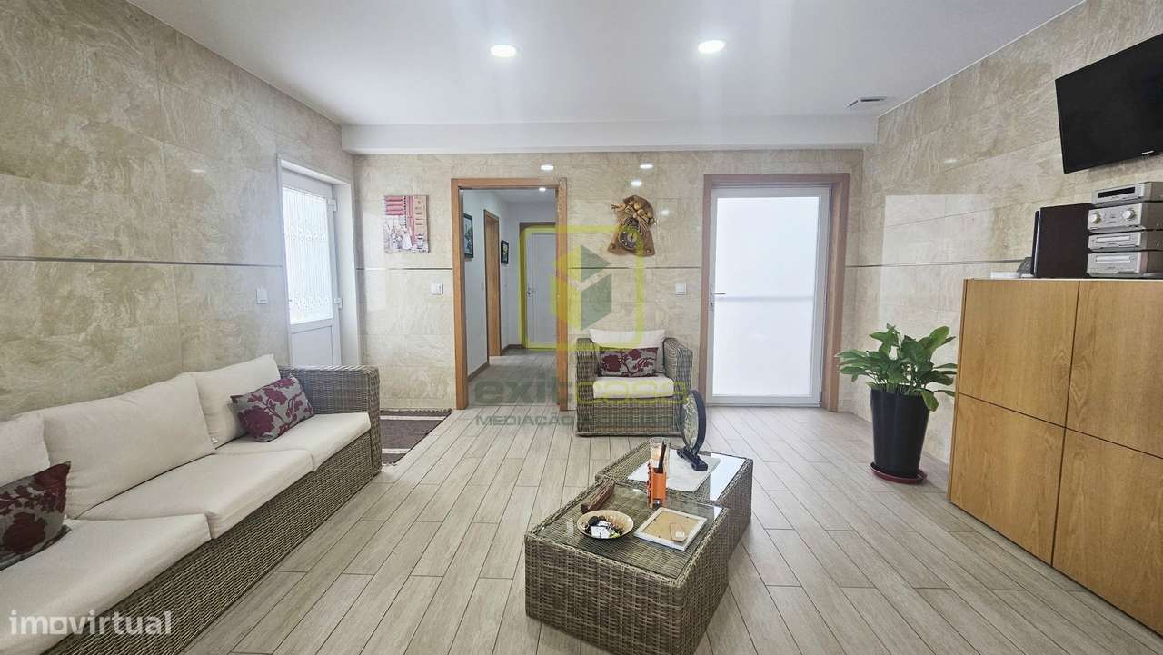 Moradia de Luxo a 5 Minutos da Praia da Barra-8