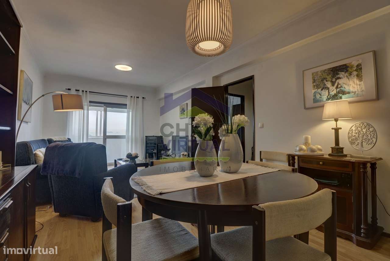 Apartamento T2 com Varanda e Marquise - Centro Bombarral - Grande imagem: 3/24