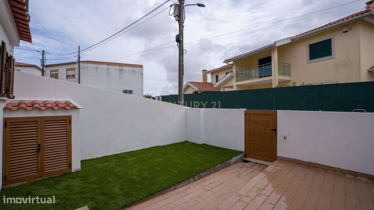 Moradia totalmente remodelada em Santa Cruz- Póvoa de Penafirme – A 5-4