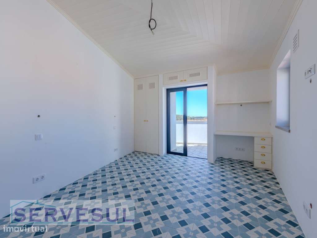 Nova Moradia de 2 pisos composta por 1 quarto, totalmente renovada,...-13