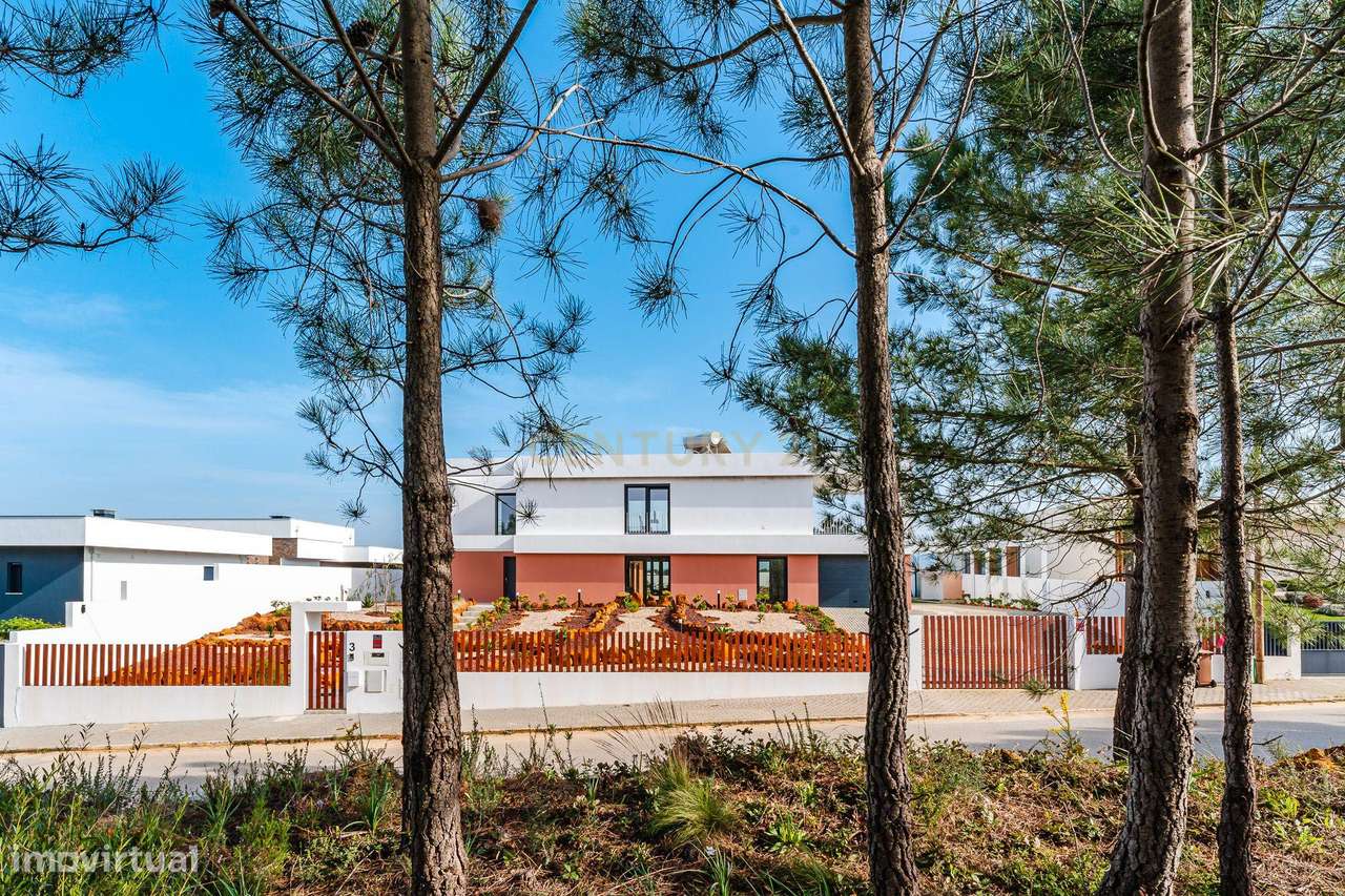 Moradia T4 em Fernão Ferro, Seixal, com Piscina e enorme Jardim-59