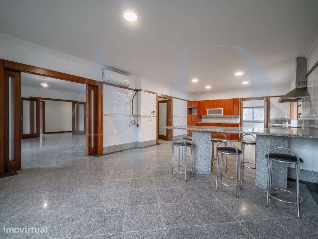 Moradia Individual T4 com Espaço Industrial - Grande imagem: 4/39