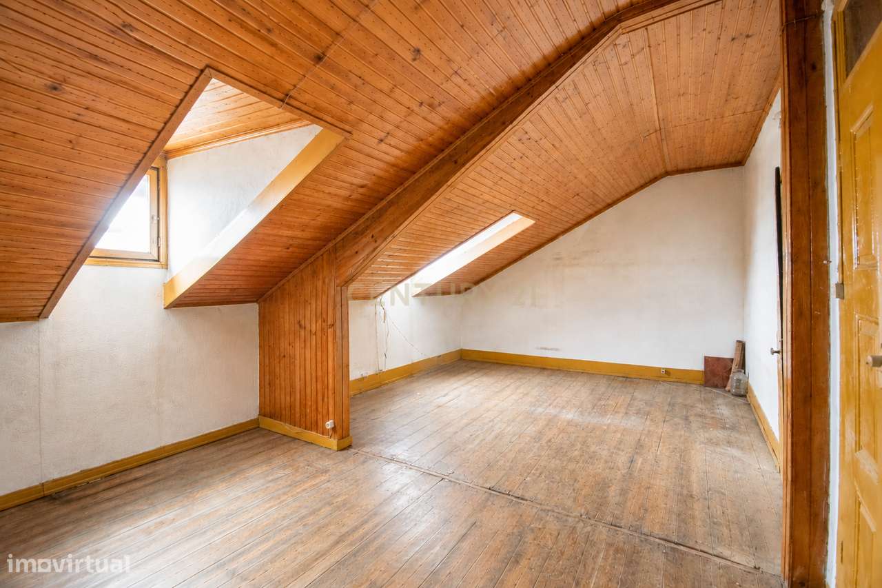 Apartamento 4 na Rua da Sofia — História, centralidade e potencial de-17