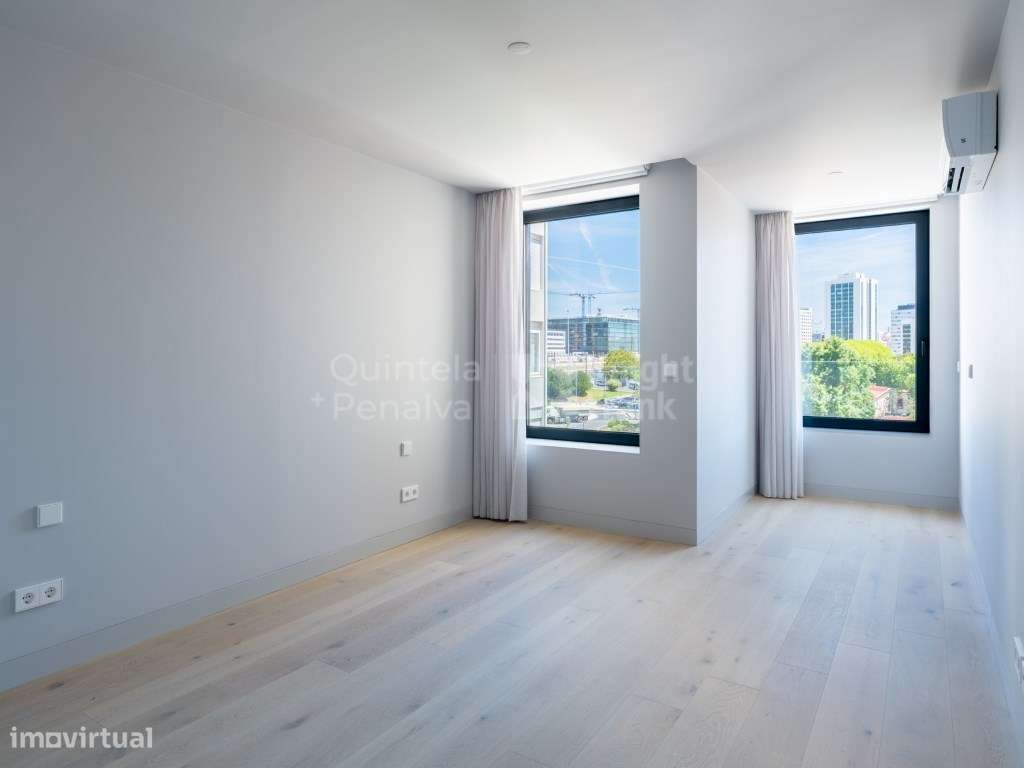 Apartamento T2 com estacionamento e arrecadação , Avenidas Novas - Grande imagem: 4/27