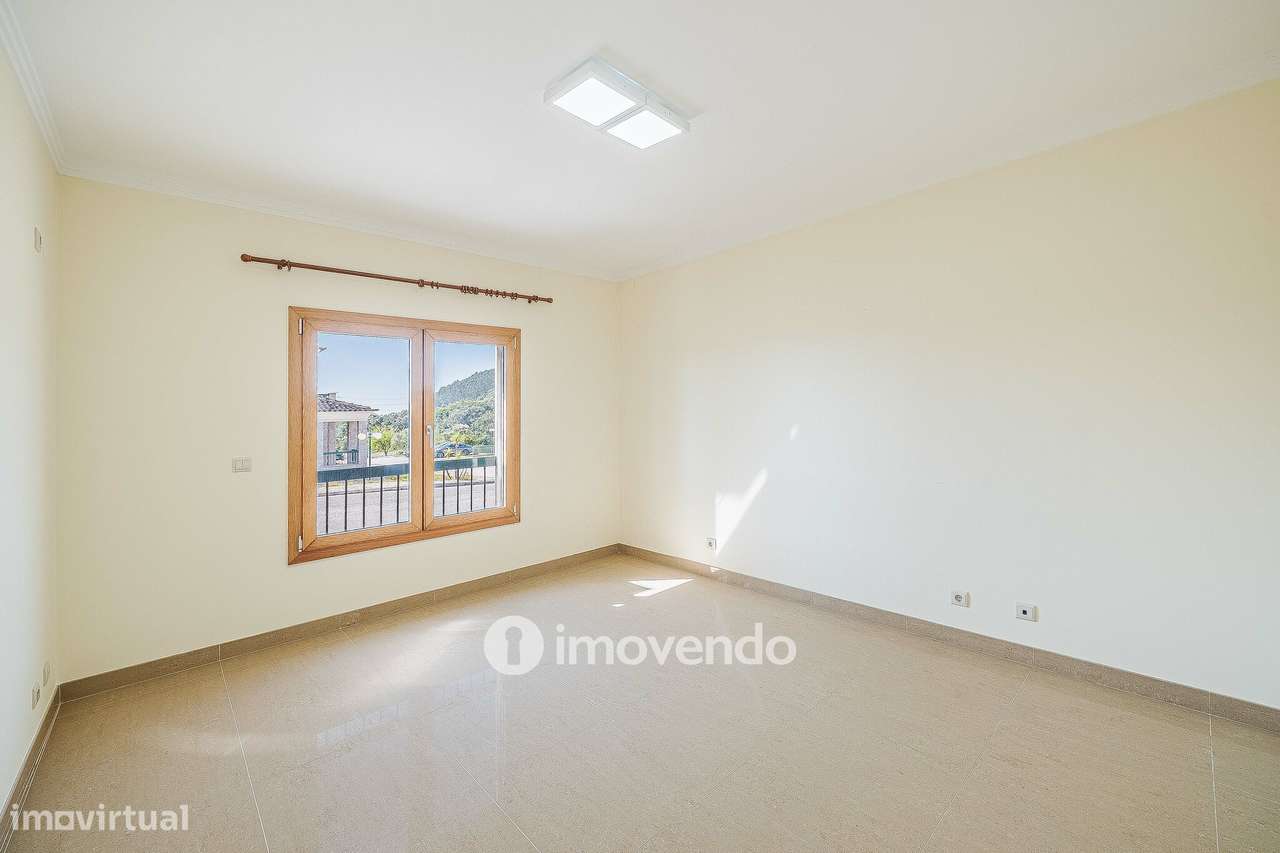 Moradia T4, com condomínio com piscina, em Almargem do Bispo-31
