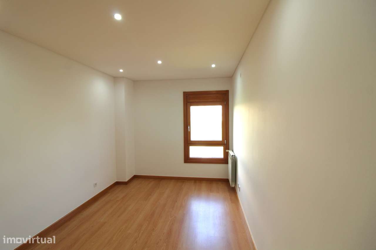 COLINAS DO CRUZEIRO -  T3 com 150 m² e 4 lugares de garagem!-19