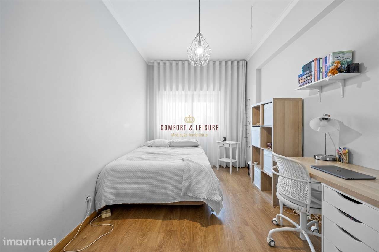 Apartamento com 4 quartos, 2 wc, parqueamento e arrecadação na Ramada,-25