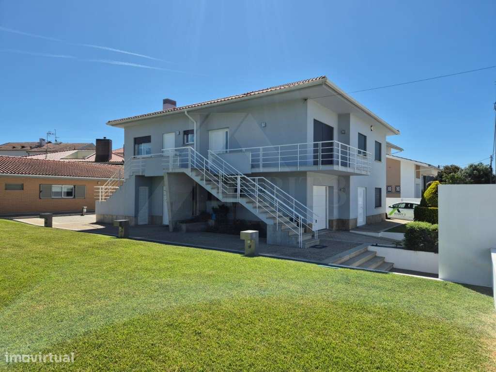 Moradia T4 com jardim - Grande imagem: 3/33