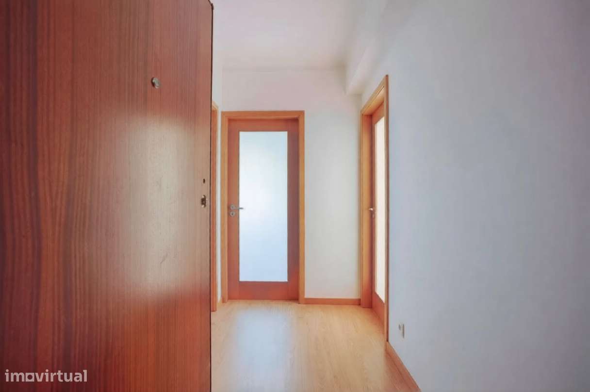 T2 Renovado Excelente Luminosidade, Varandas e Acabamentos Modernos-15