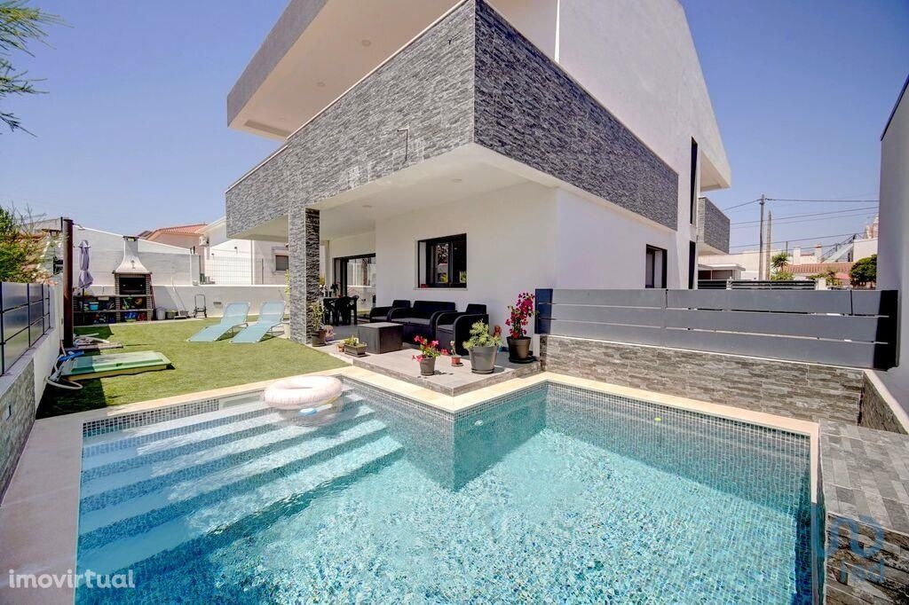 Casa / Villa T4 em Setúbal de 327,00 m2