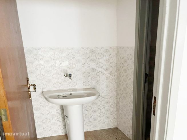 Loja com 210m² e Acesso Direto à Rua Para Veículos-11