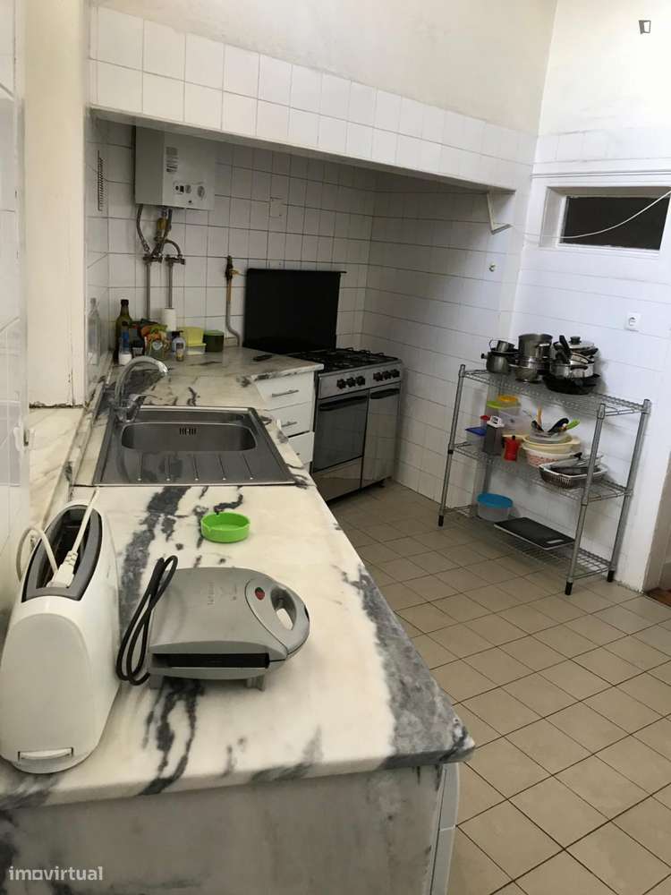 Quarto - localizado em Covilha - Grande imagem: 3/7