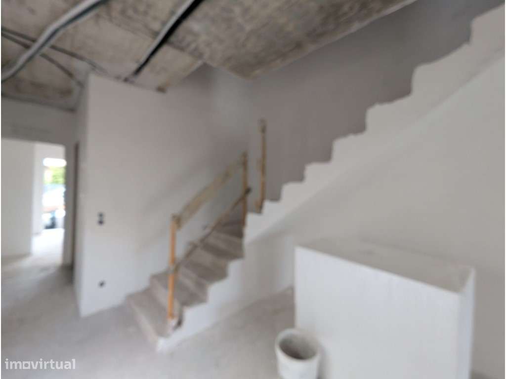 Conforto e Qualidade de Vida numa Moradia T3 nos Redondos Fernão Ferro-10