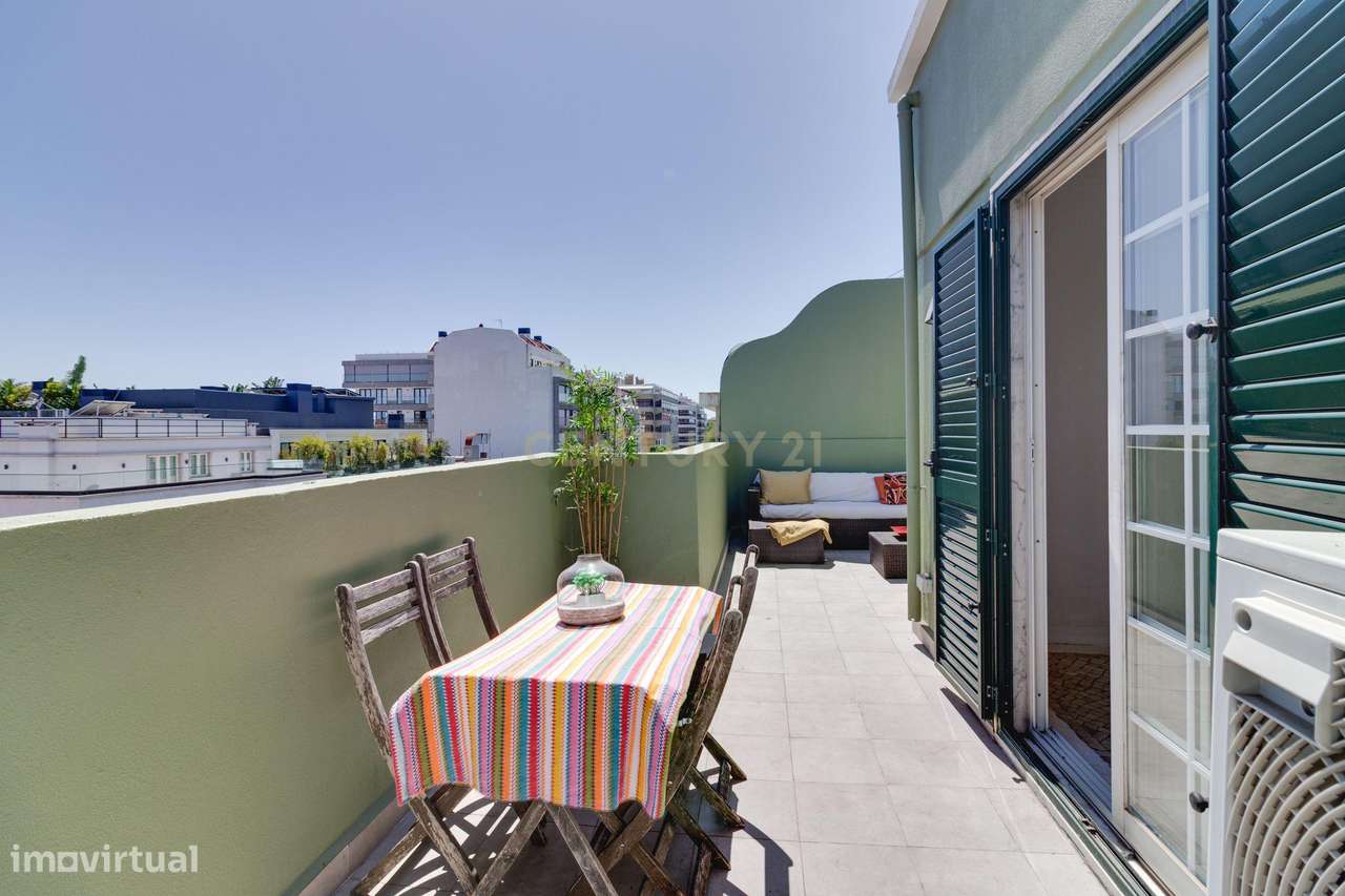 Penthouse com terraço de 28m2 junto ao metro no Rato-1