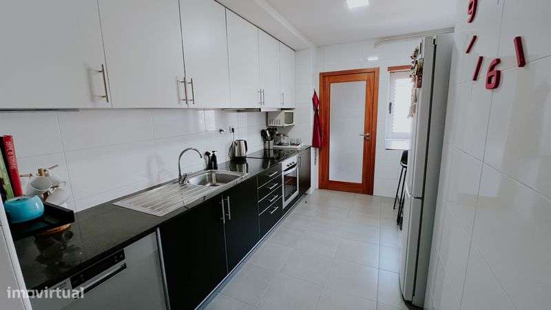 T2 Mobilado | 133 M² Totais | Garagem Fechada | 700 M Da Praia - Grande imagem: 4/12