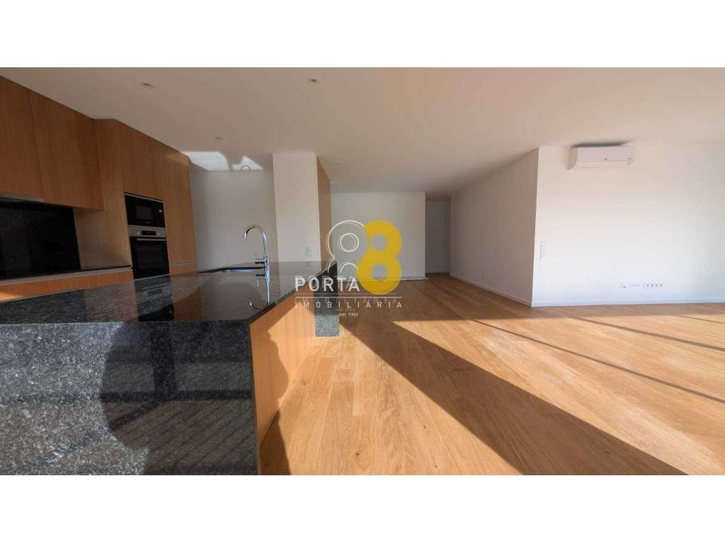 Apartamento T4 recuado com terraço em Matosinhos Sul-10