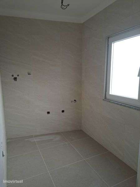 Apartamento T3 com Garagem e Quintal - Grande imagem: 5/9