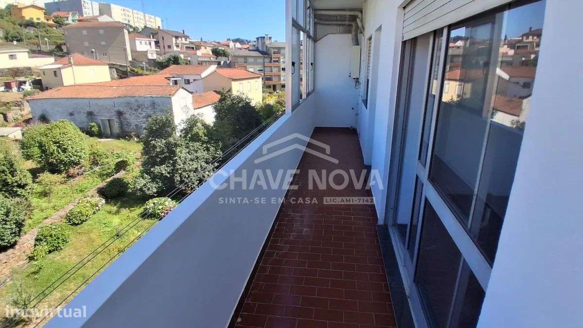 Apartamento T3 com 3 frentes, varandas, garagem e elevador - Fânzeres-17