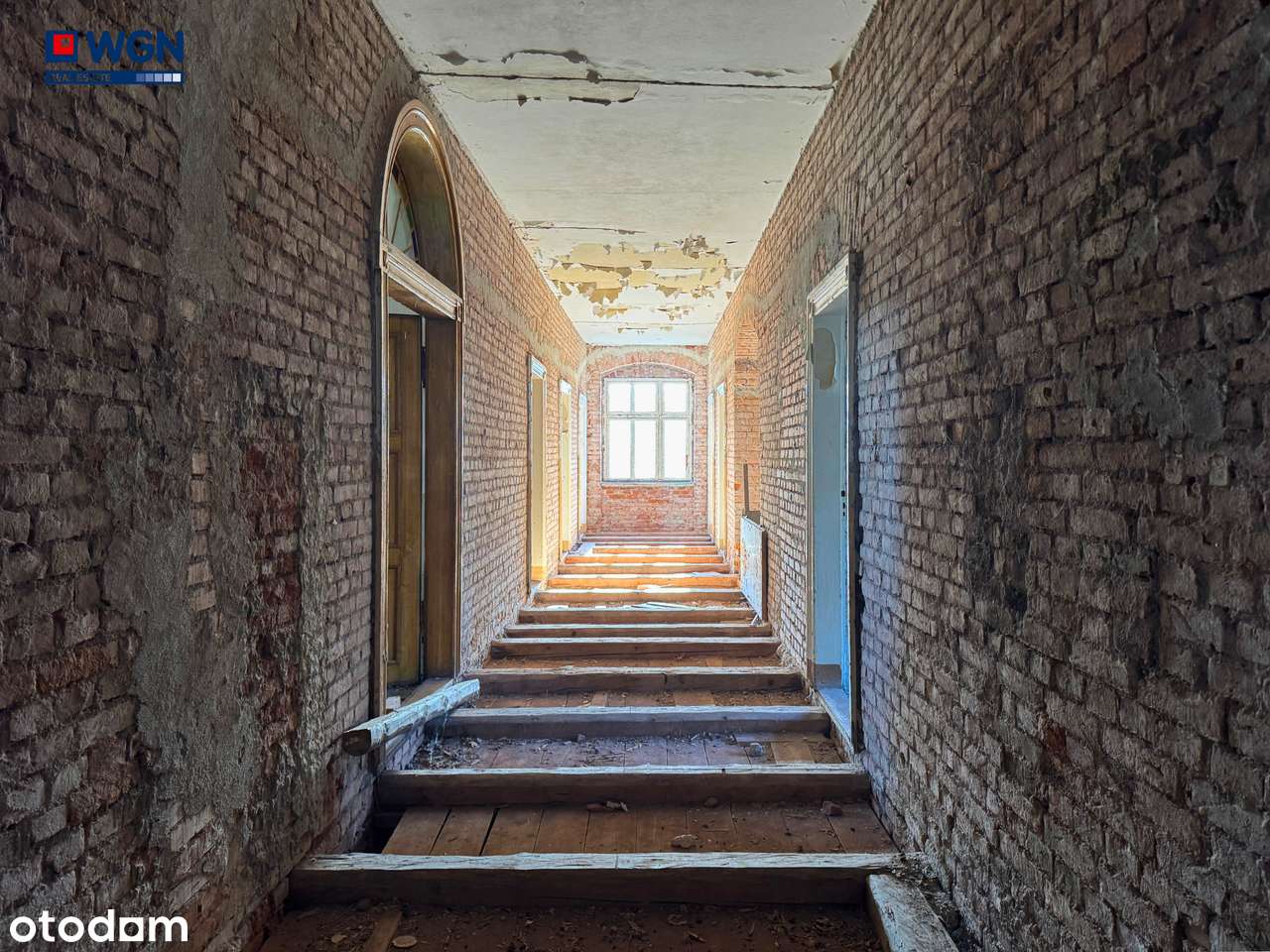 Zabytkowy pałac - dawny szpital - na sprzedaż.-9