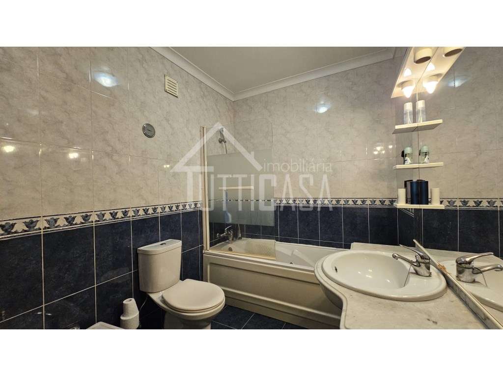 Apartamento T3 com garagem BOX em Alcainça-37