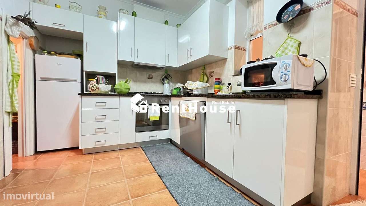 T2 + Arrumos | Junto à Praia - Grande imagem: 2/11