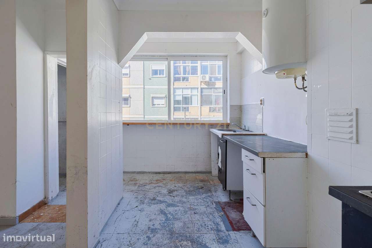 Apartamento T2 em Setúbal – Excelente oportunidade para renovar - Grande imagem: 3/24