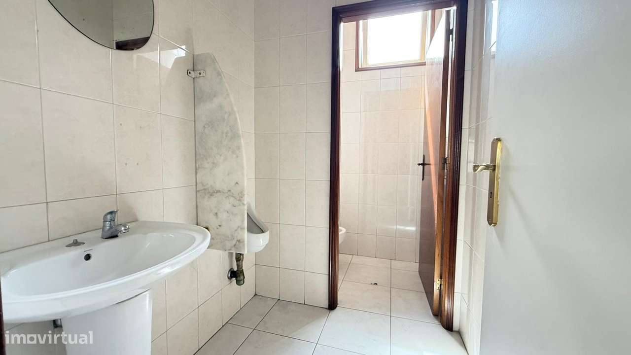 Loja com 135m2 em Ermesinde-17