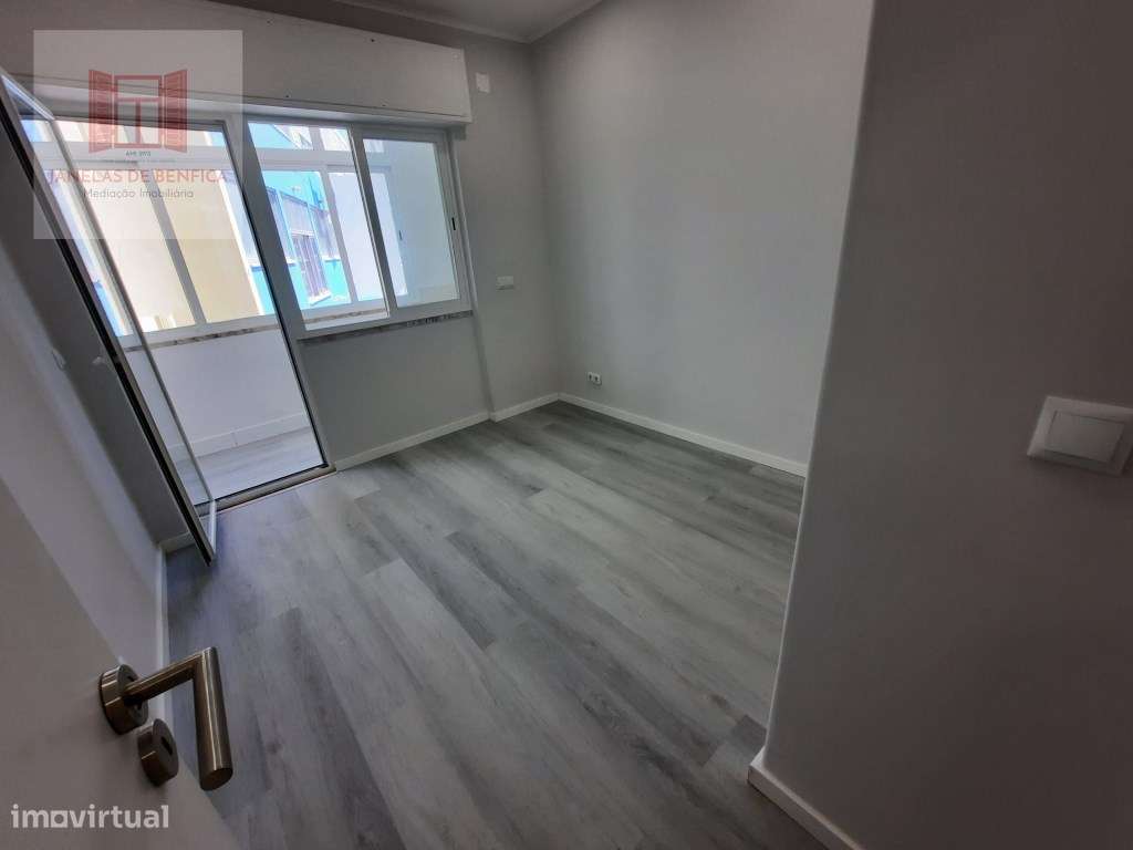 T1 remodelado c/ Cozinha Equipada- Centro Amadora-3