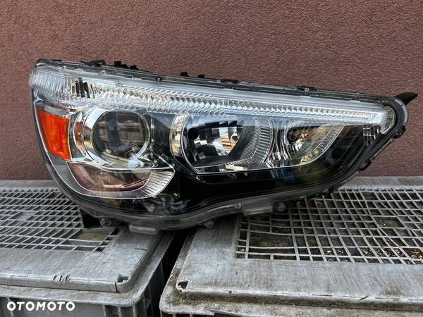 Lampa przednia MITSUBISHI ASX XENON PRAWA CZARNA EUROPA ORYGINALNA STANLEY - 1