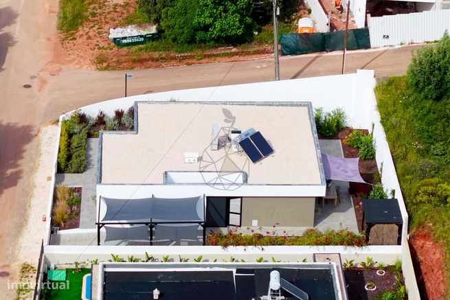 Moradia Térrea Moderna com Acabamentos de Luxo em Monte Canelas – Port-44