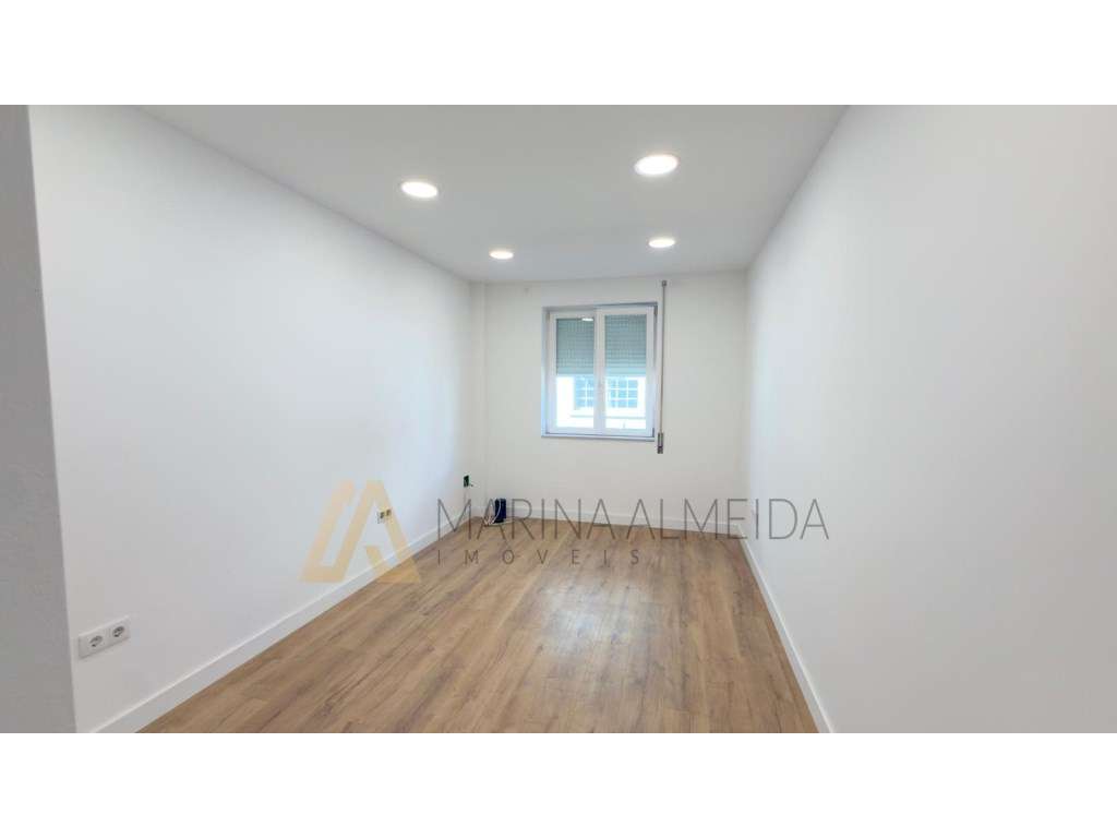Moradia t4 com 2 pisos ( 5 assoalhadas), com 228m2, Piscina aquecid...-15