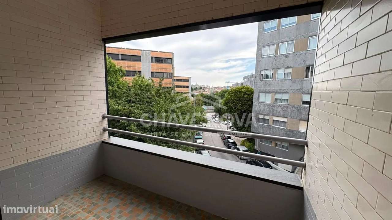 PS - Apartamento T3 Renovado, 3 Frentes, Terraço, Garagem, junto à VL8-17
