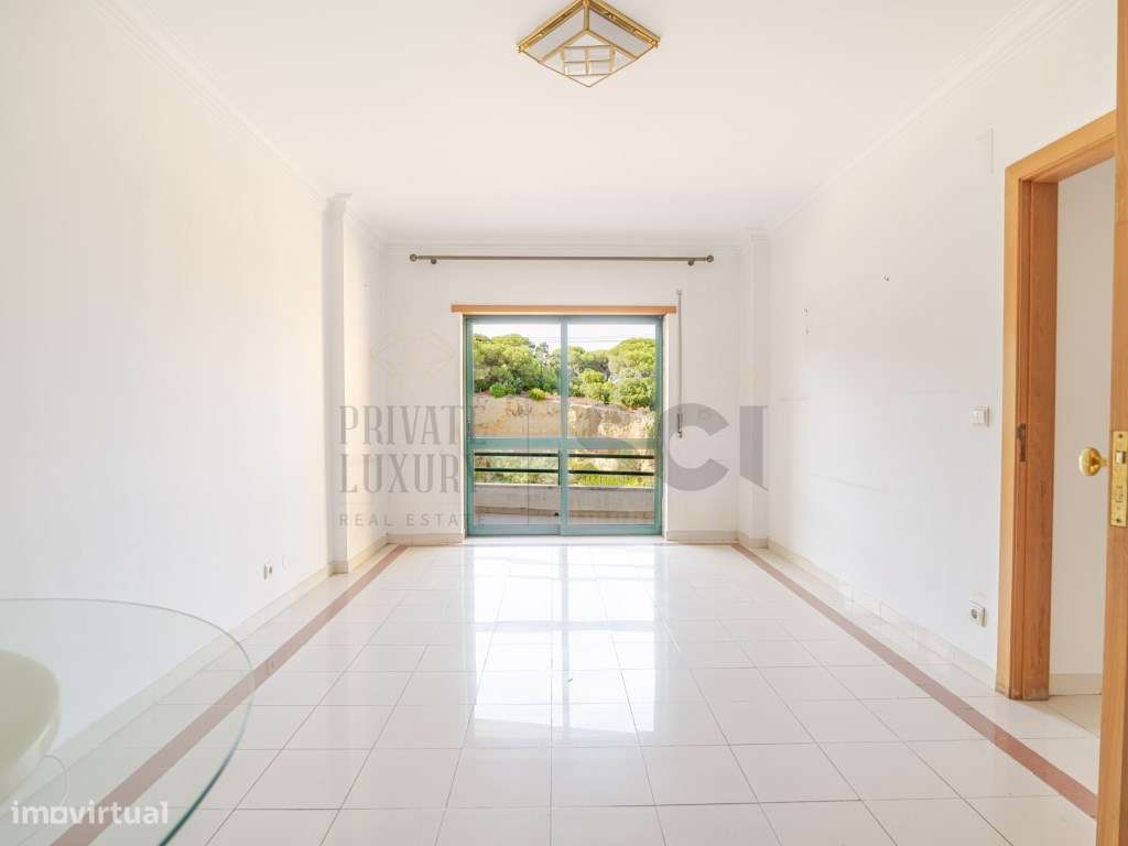 Apartamento T3 Parque da Paz Almada Arrecadação e Varandas-6