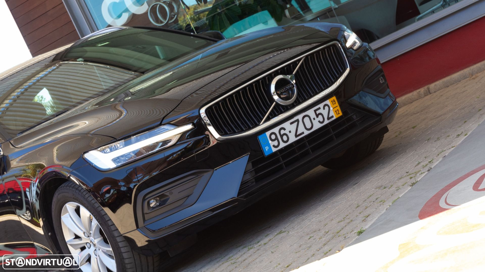 Volvo V60 2.0 D4 Momentum Geartronic - 29